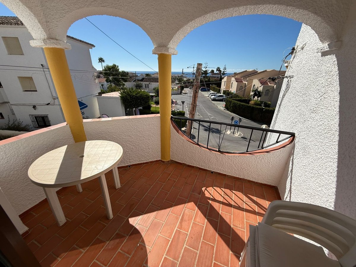 2 Bed Middle Floor Apartment in El Chaparral