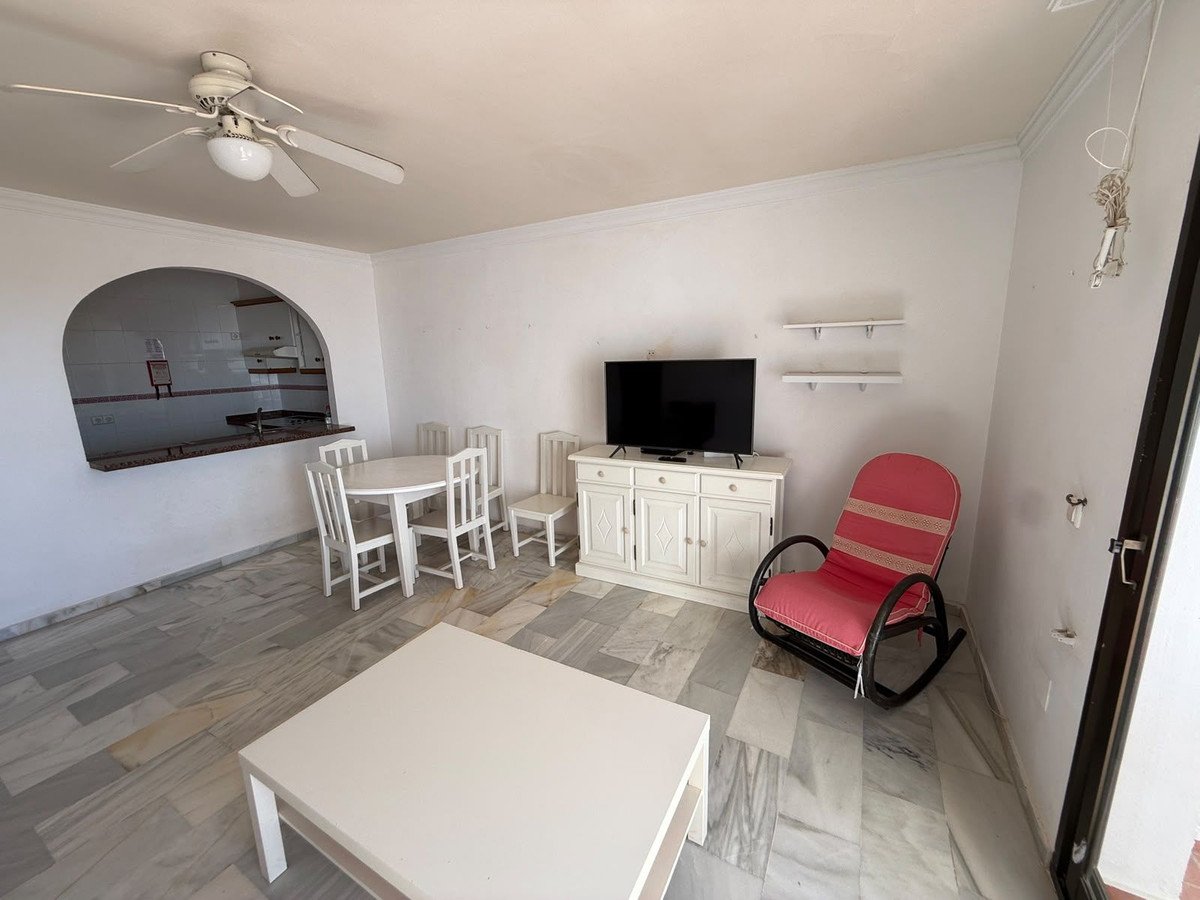 2 Bed Middle Floor Apartment in El Chaparral