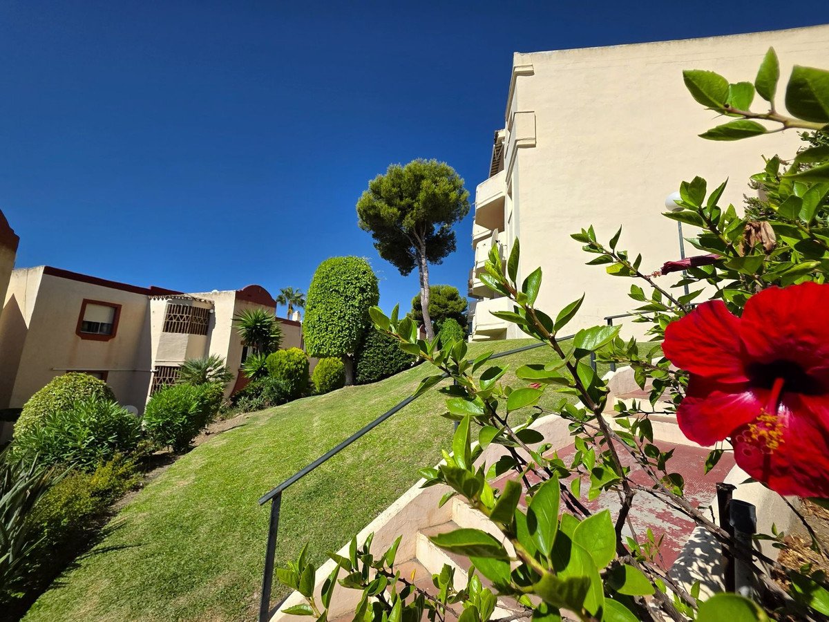 2 Bed Middle Floor Apartment in Riviera del Sol