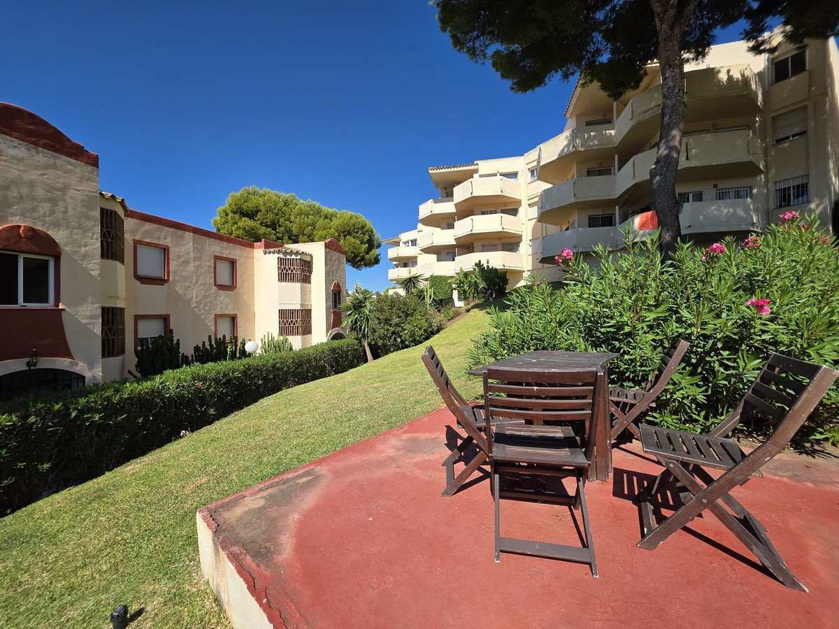 2 Bed Middle Floor Apartment in Riviera del Sol