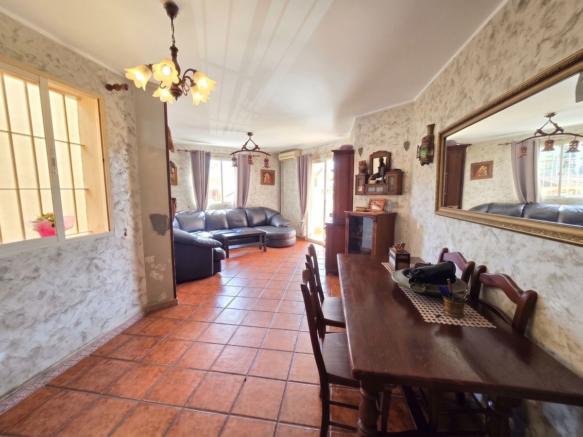 2 Bed Middle Floor Apartment in Riviera del Sol