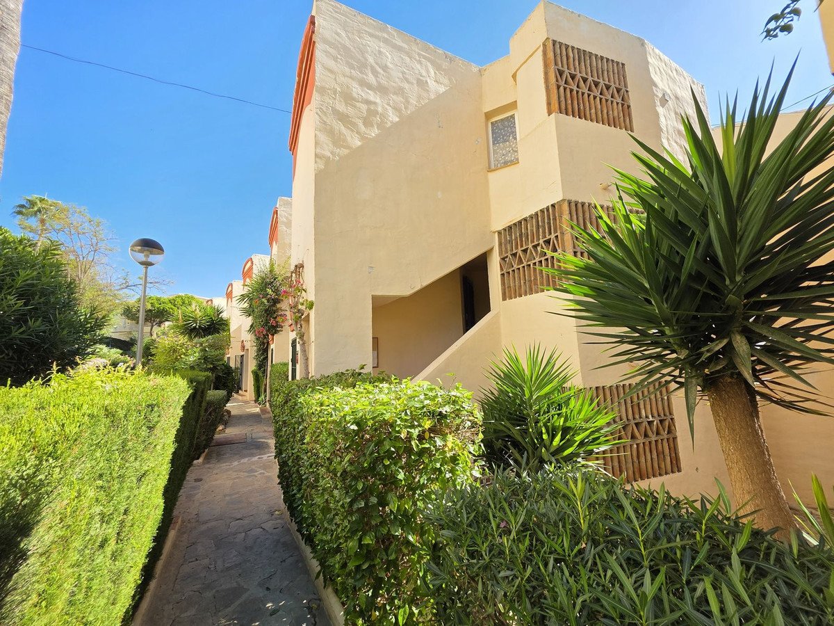 2 Bed Middle Floor Apartment in Riviera del Sol