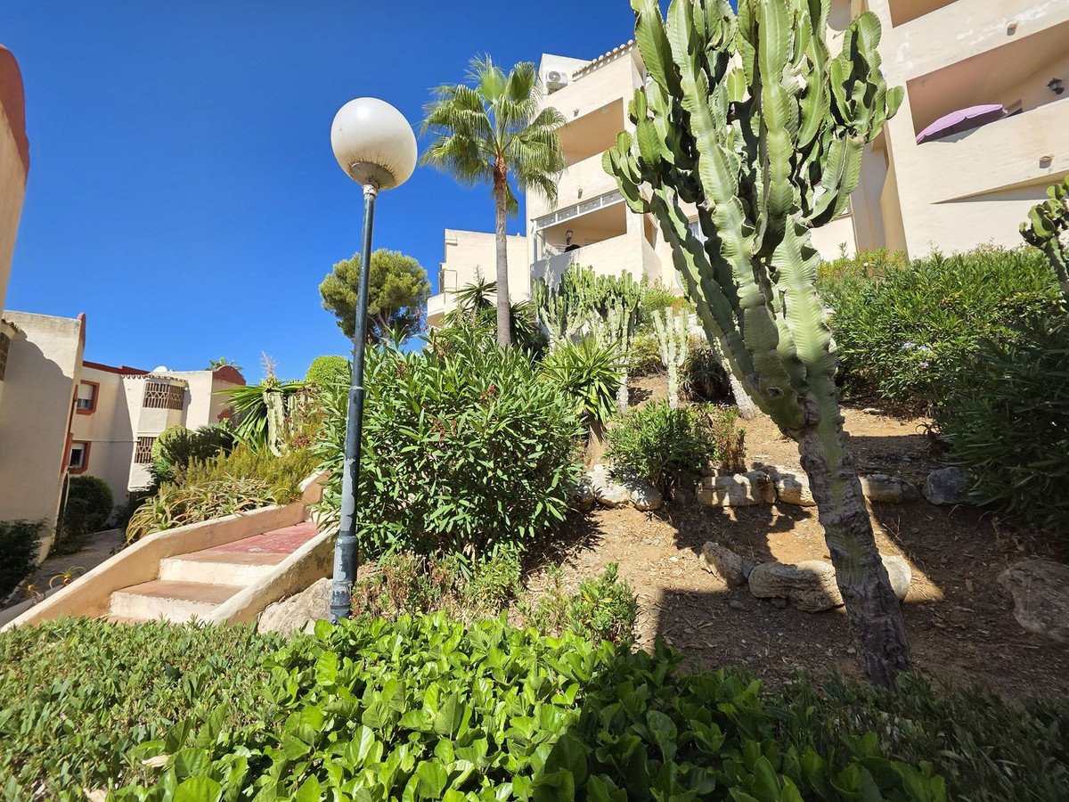 2 Bed Middle Floor Apartment in Riviera del Sol