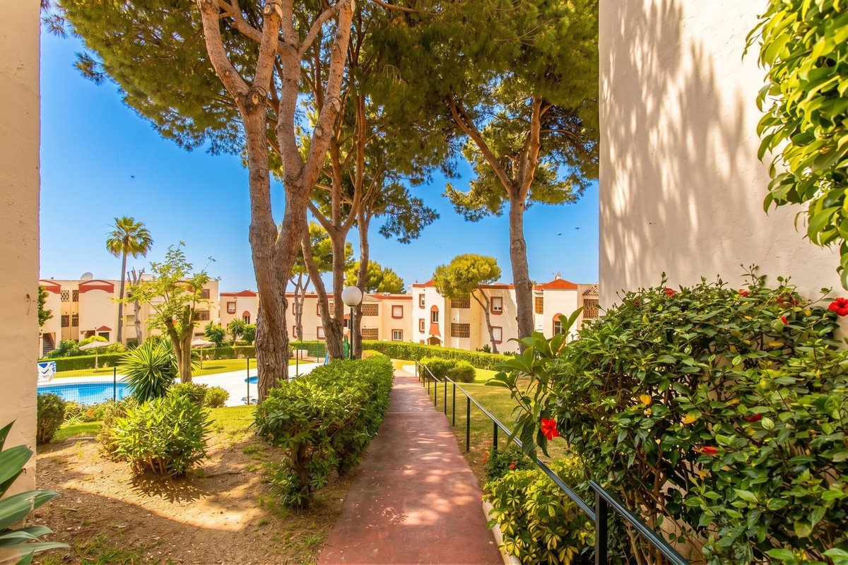 2 Bed Middle Floor Apartment in Riviera del Sol