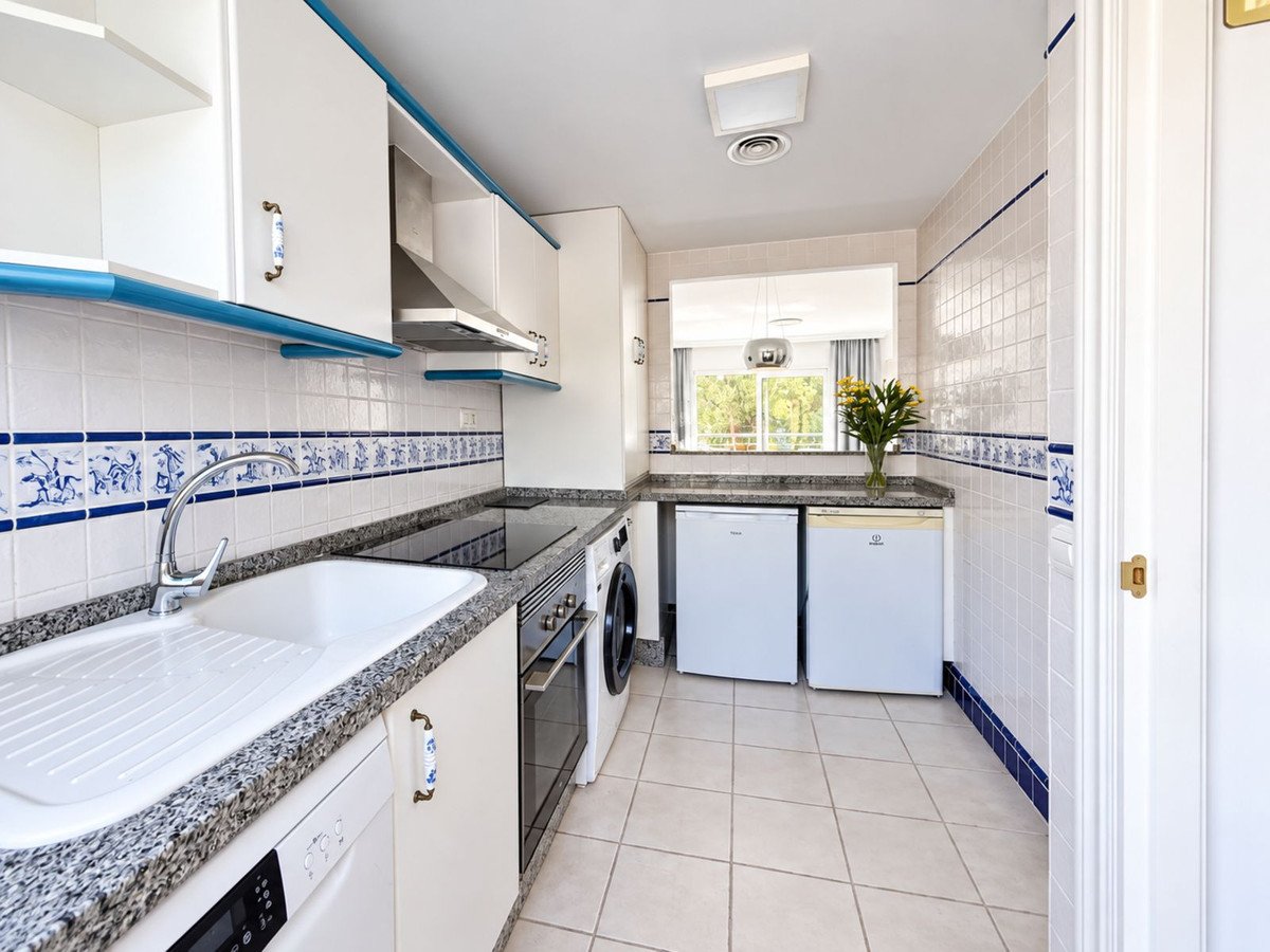 2 Bed Top Floor Apartment in Nueva Andalucía
