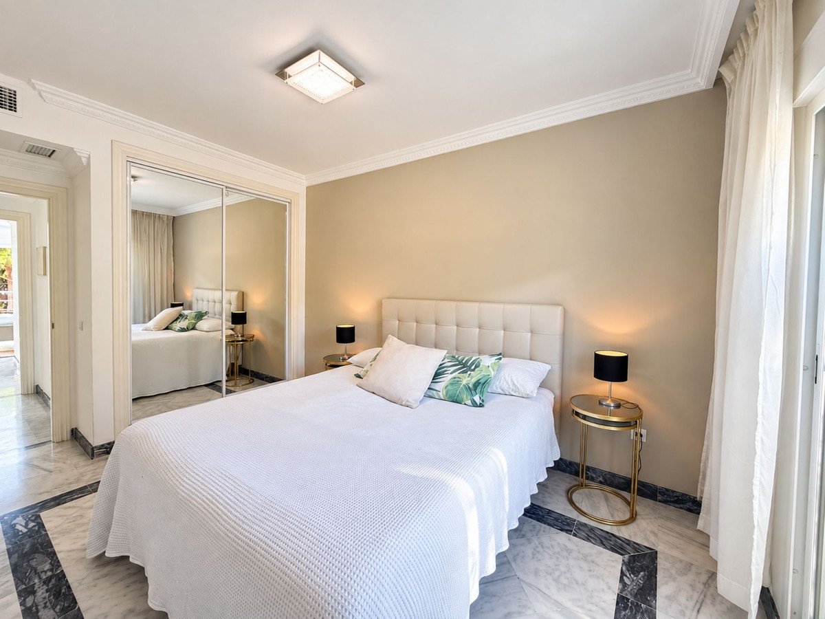 2 Bed Top Floor Apartment in Nueva Andalucía