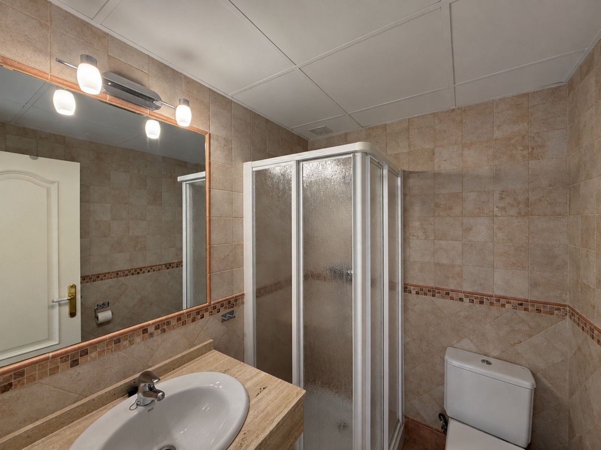 2 Bed Top Floor Apartment in Nueva Andalucía