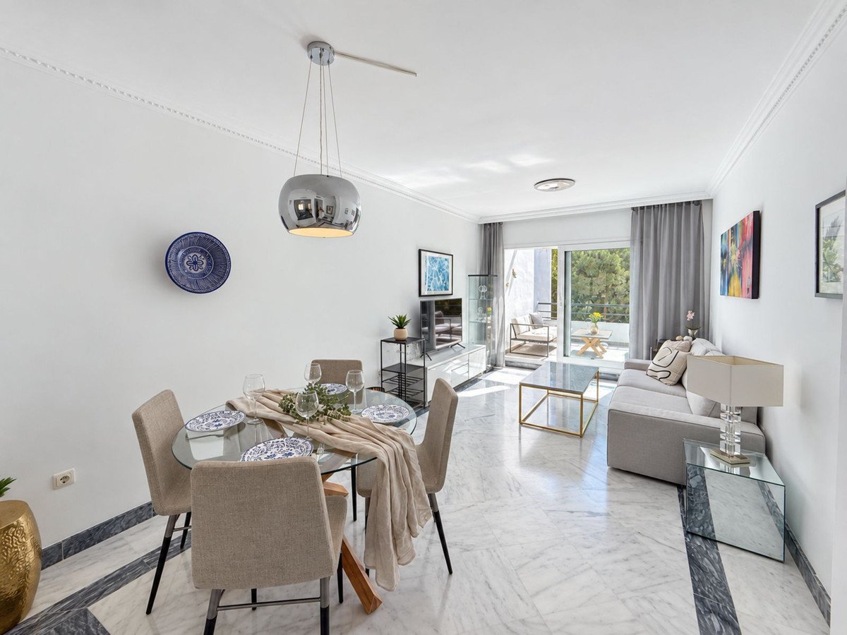 2 Bed Top Floor Apartment in Nueva Andalucía