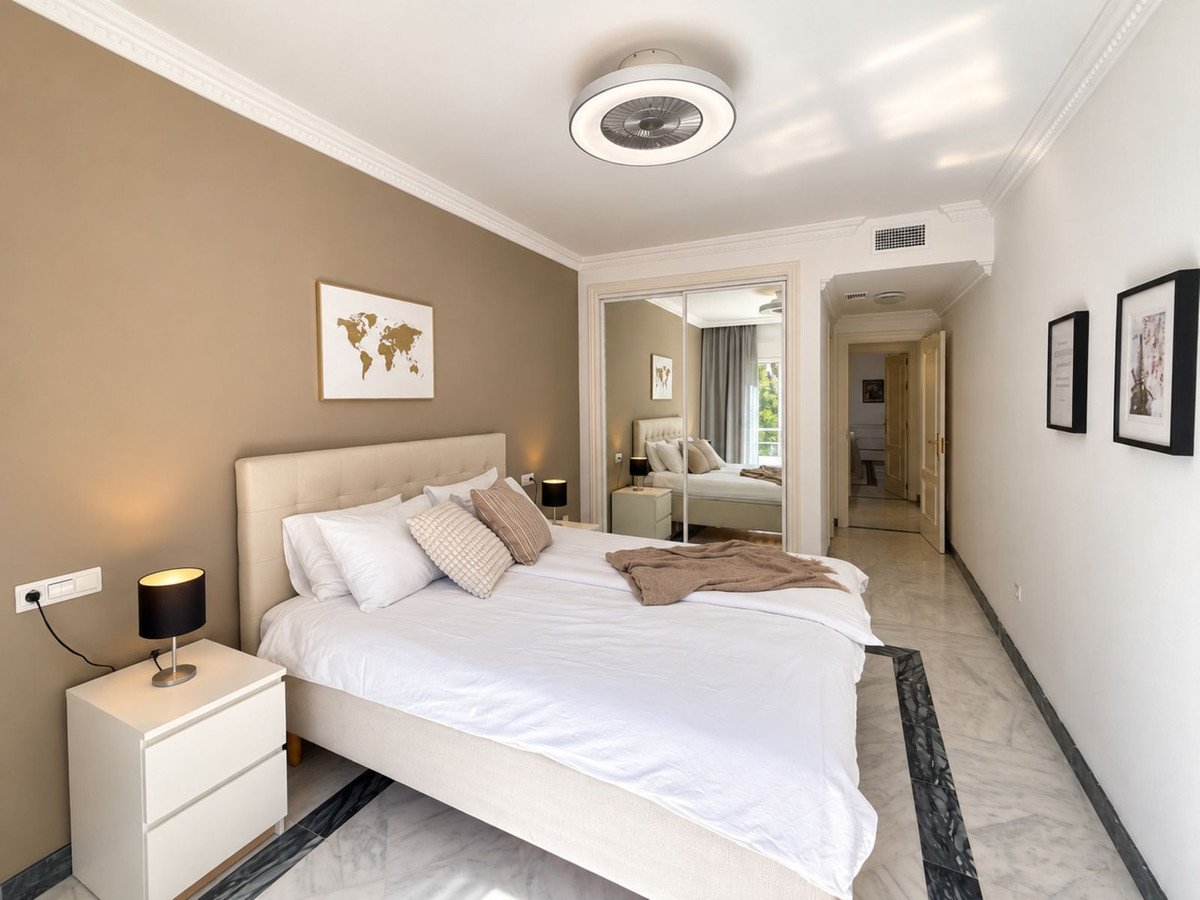 2 Bed Top Floor Apartment in Nueva Andalucía