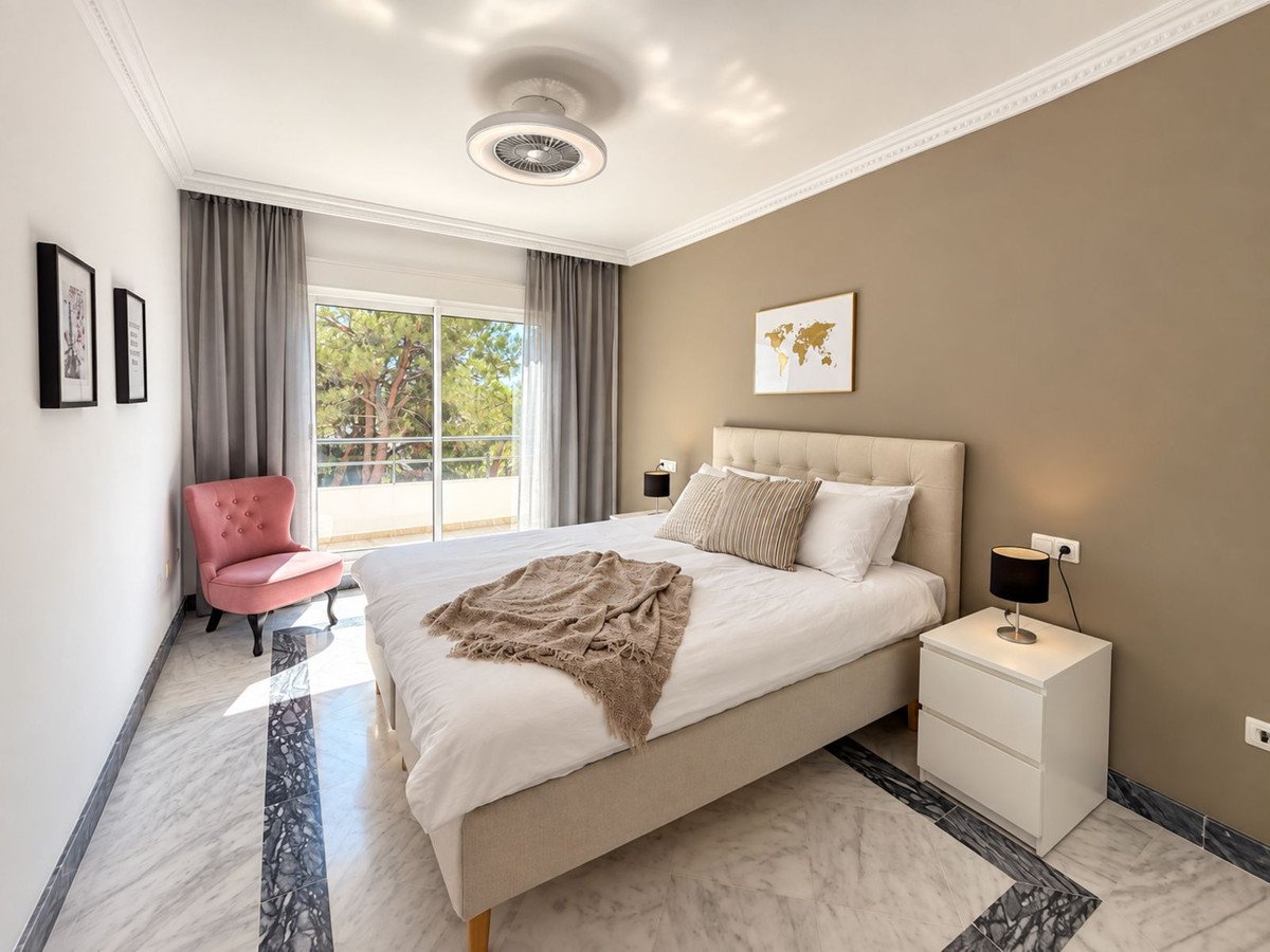 2 Bed Top Floor Apartment in Nueva Andalucía