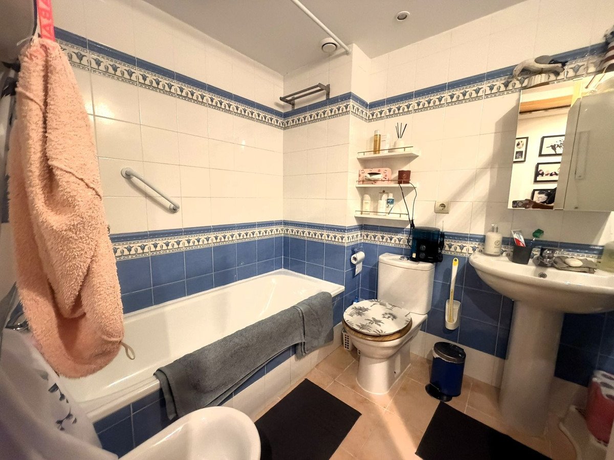 3 Bed Middle Floor Apartment in El Paraiso