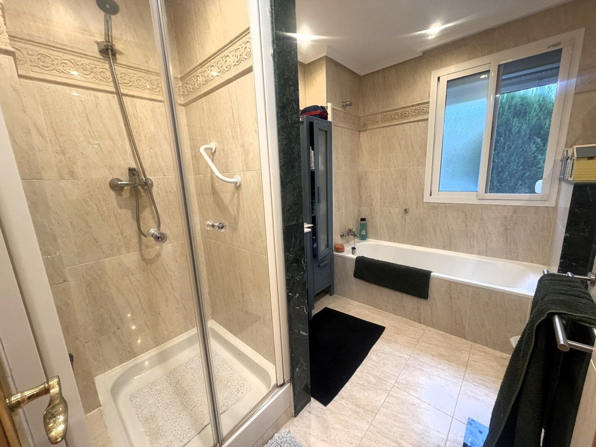 3 Bed Middle Floor Apartment in El Paraiso