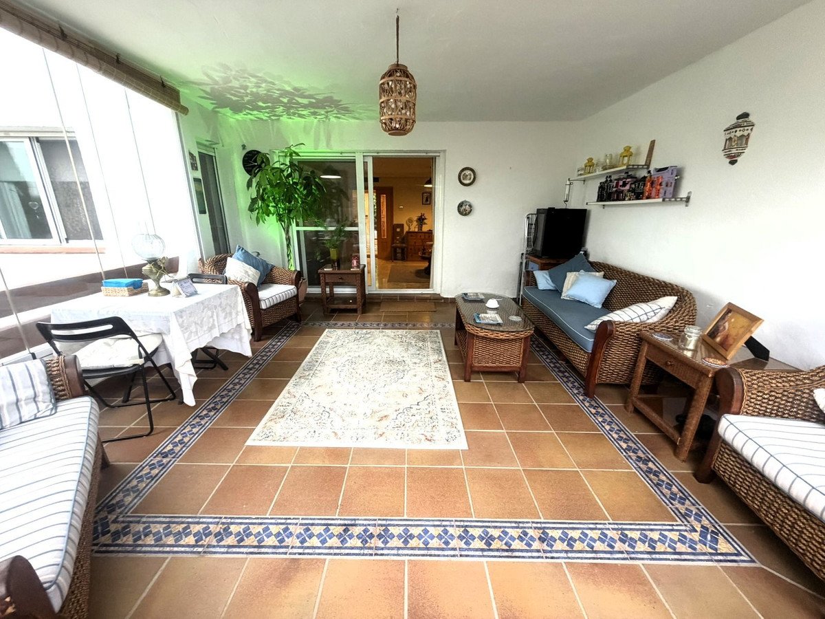 3 Bed Middle Floor Apartment in El Paraiso