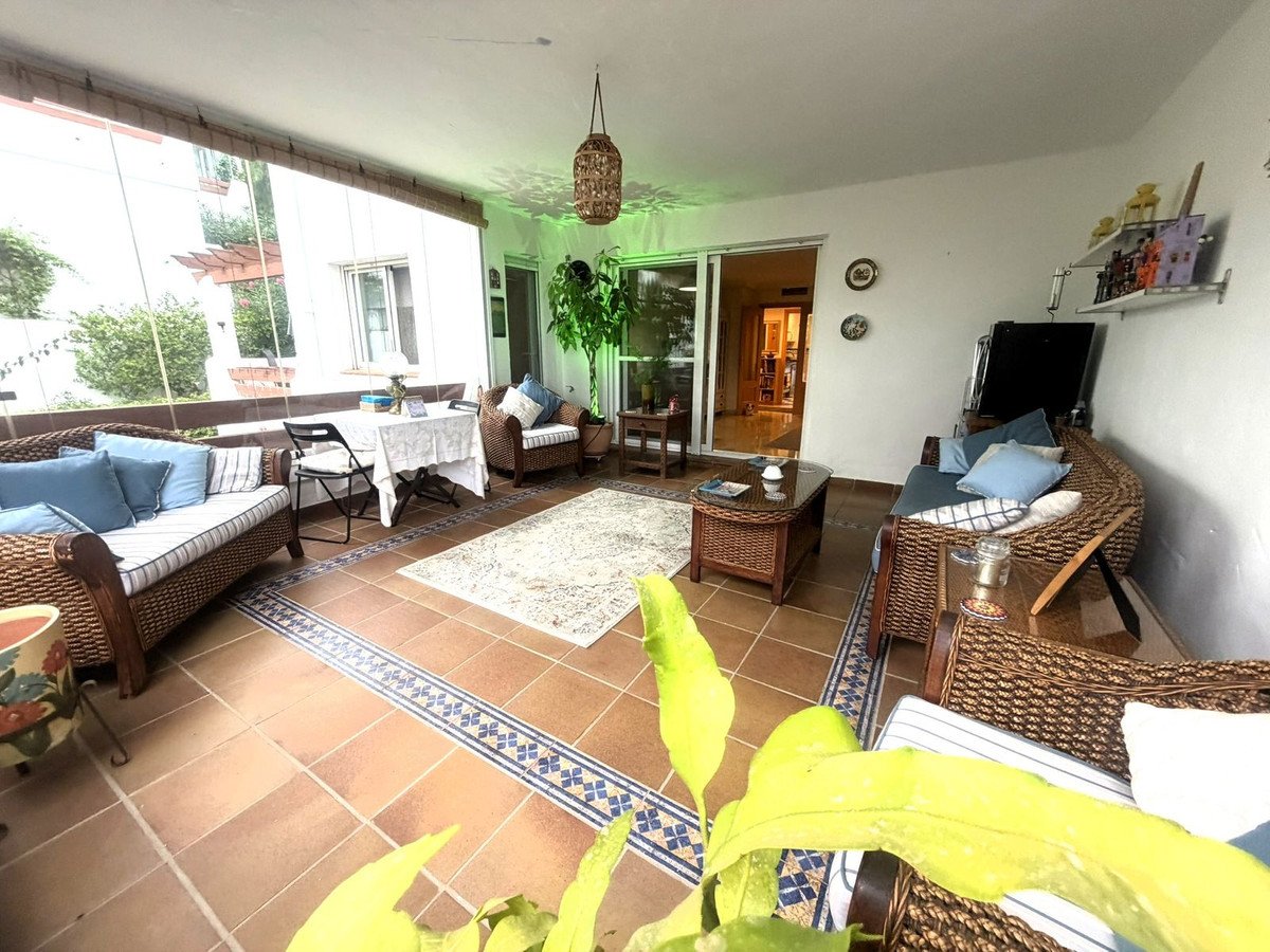 3 Bed Middle Floor Apartment in El Paraiso