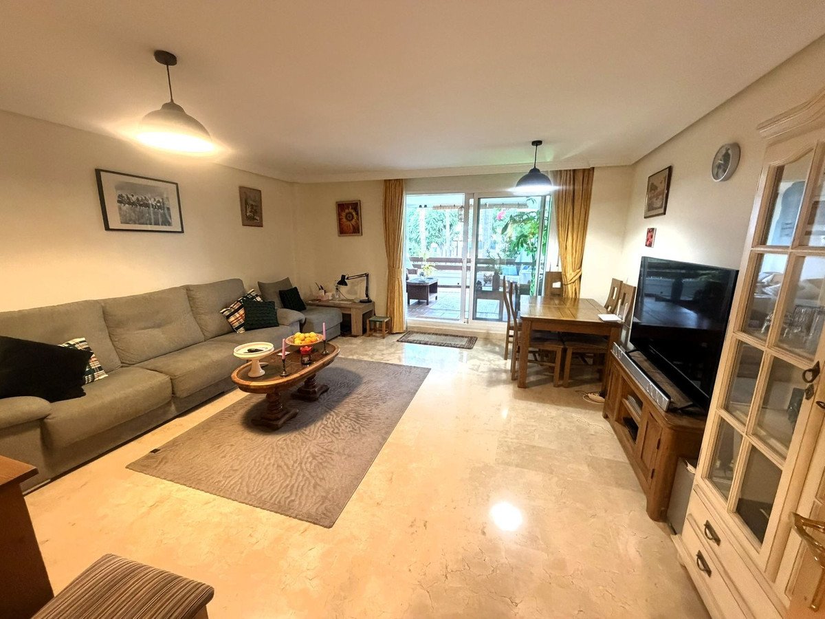 3 Bed Middle Floor Apartment in El Paraiso