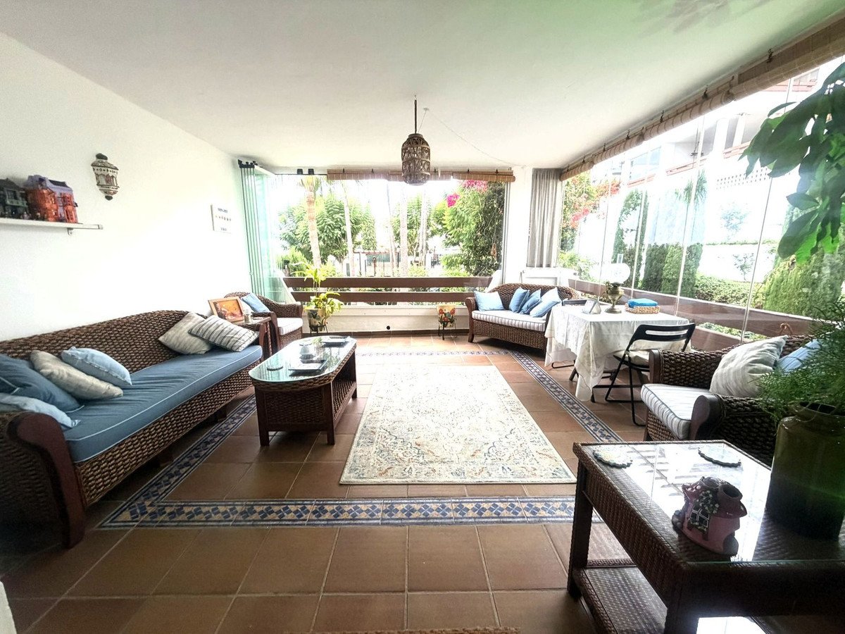 3 Bed Middle Floor Apartment in El Paraiso