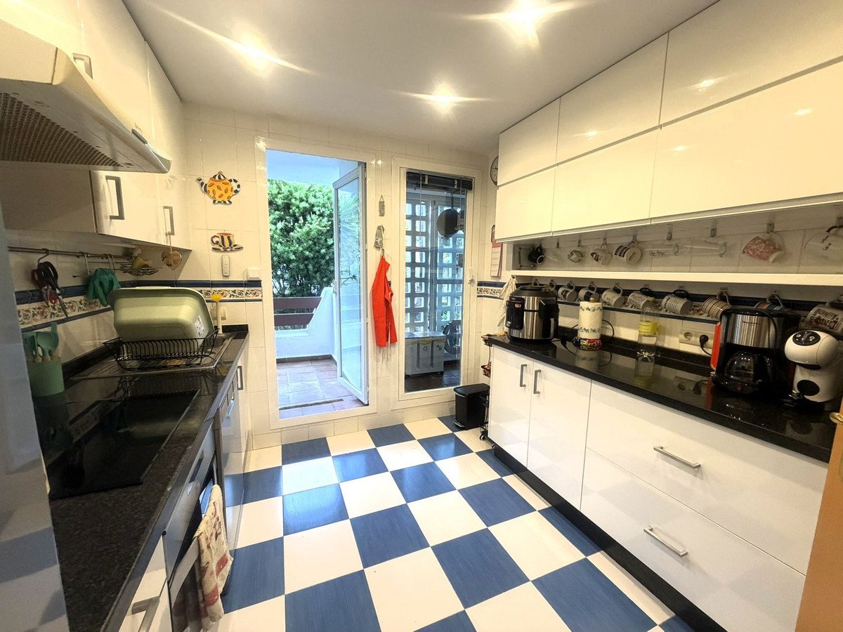 3 Bed Middle Floor Apartment in El Paraiso