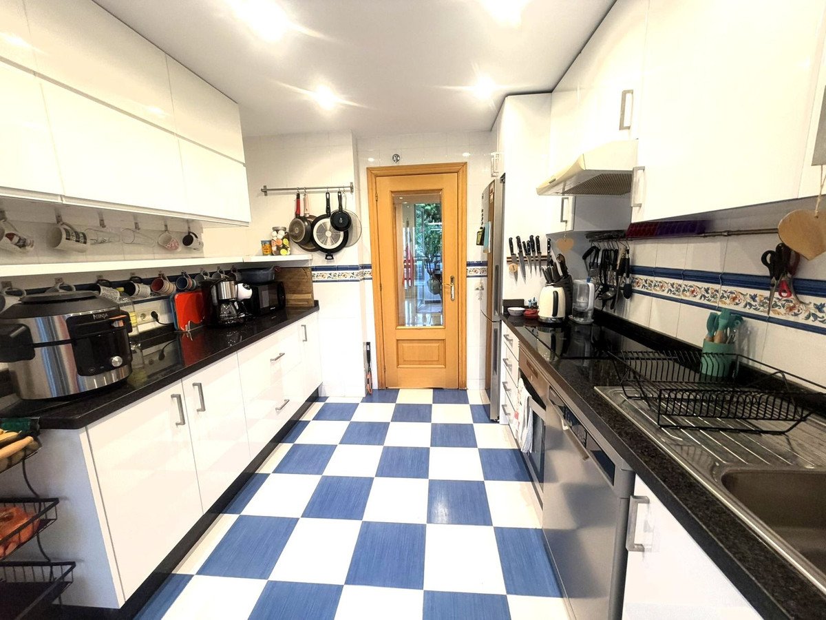 3 Bed Middle Floor Apartment in El Paraiso