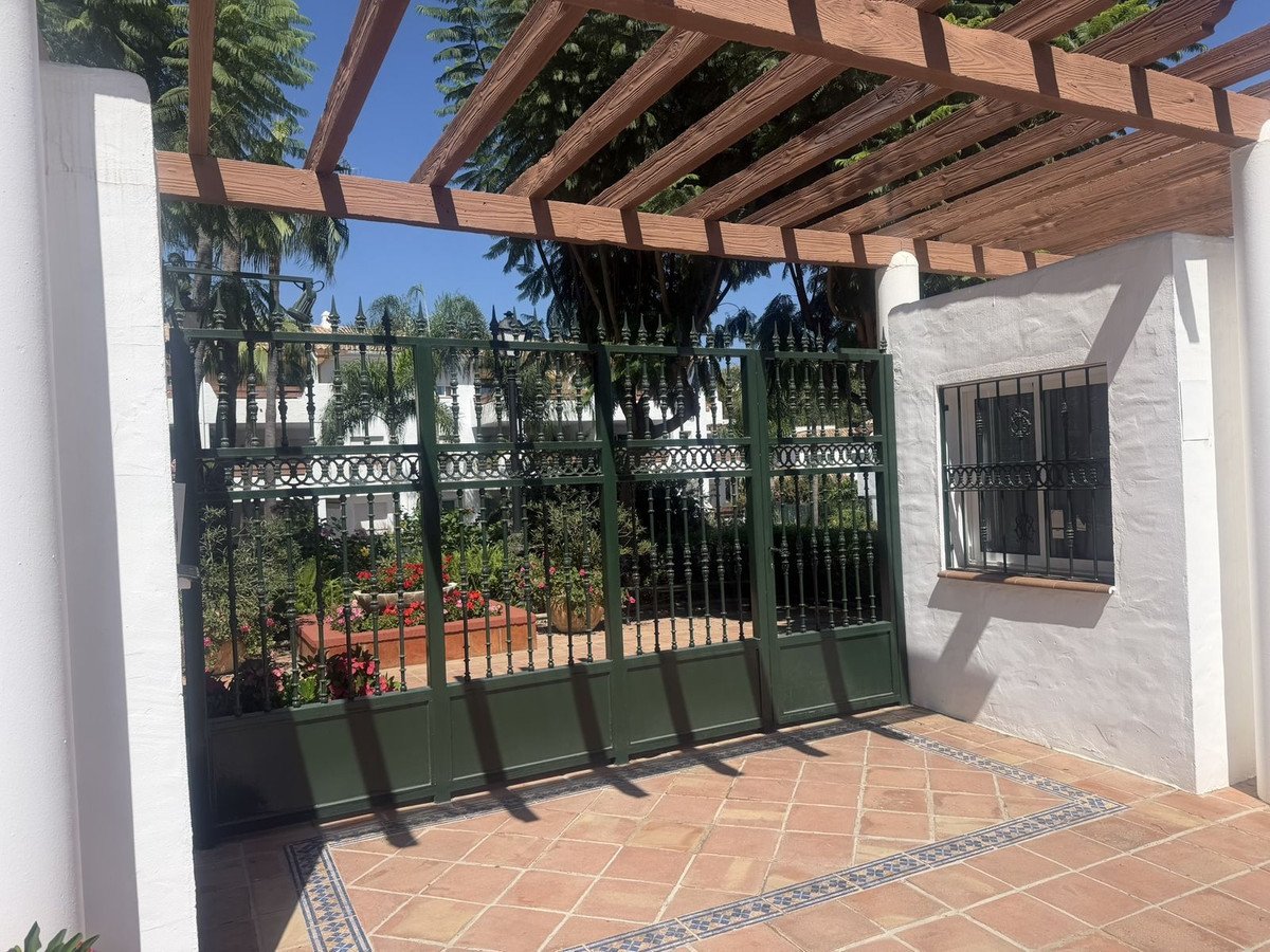3 Bed Middle Floor Apartment in El Paraiso