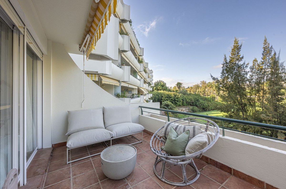 2 Bed Middle Floor Apartment in Guadalmina Alta