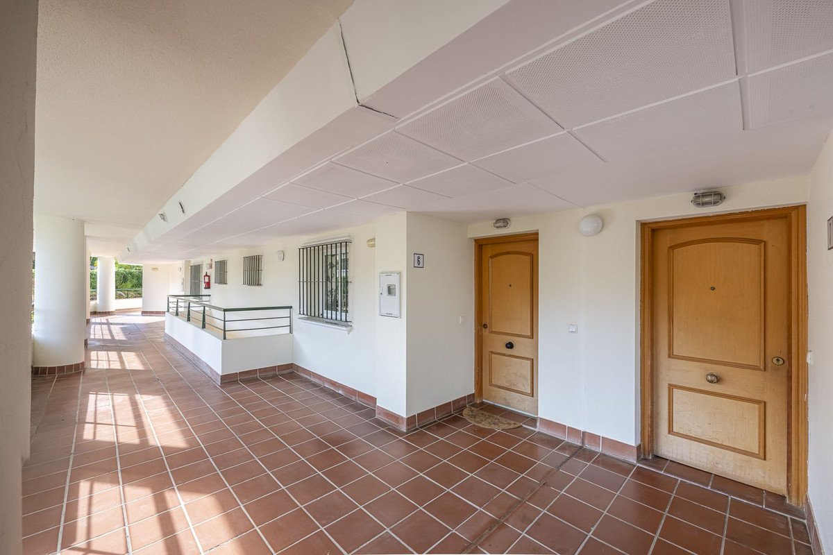 2 Bed Middle Floor Apartment in Guadalmina Alta