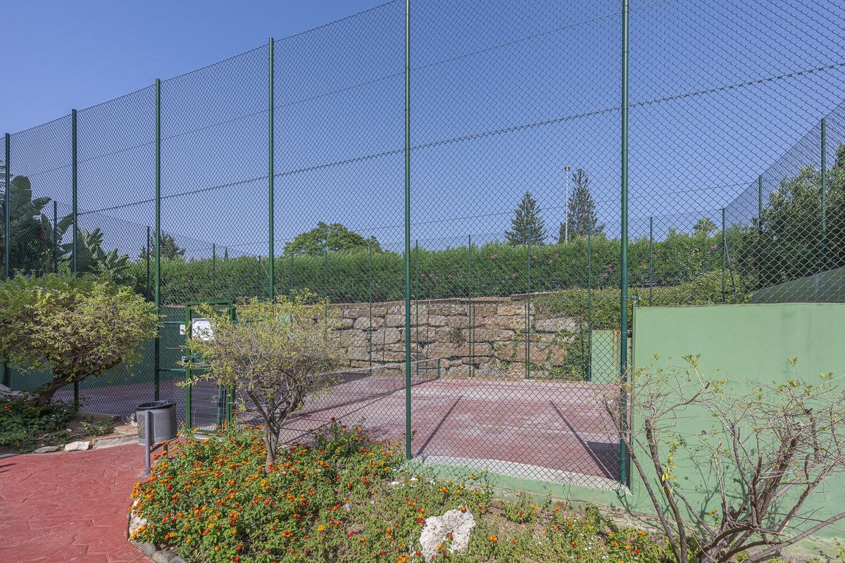 2 Bed Middle Floor Apartment in Guadalmina Alta