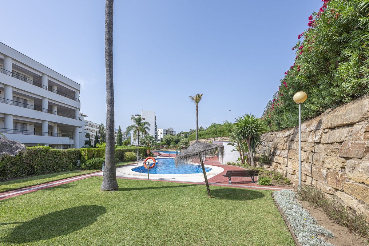 2 Bed Middle Floor Apartment in Guadalmina Alta