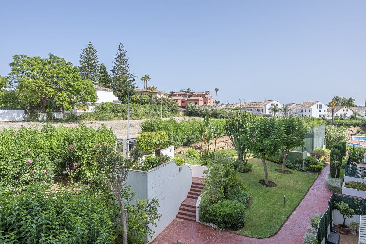 2 Bed Middle Floor Apartment in Guadalmina Alta