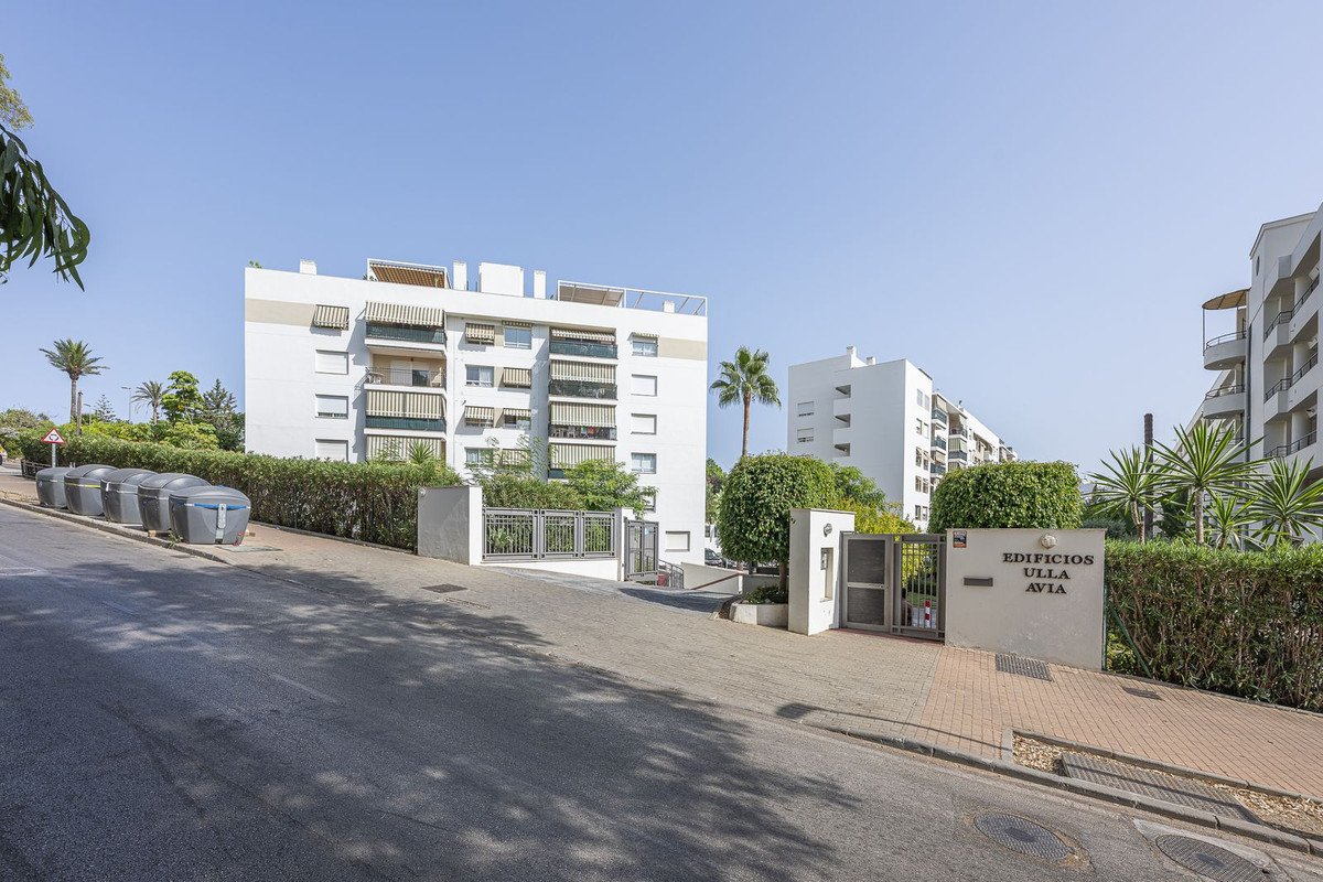 2 Bed Middle Floor Apartment in Guadalmina Alta