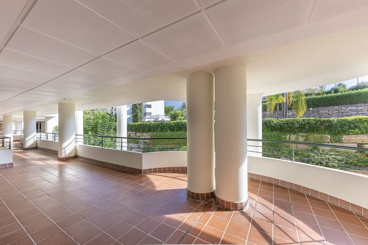 2 Bed Middle Floor Apartment in Guadalmina Alta
