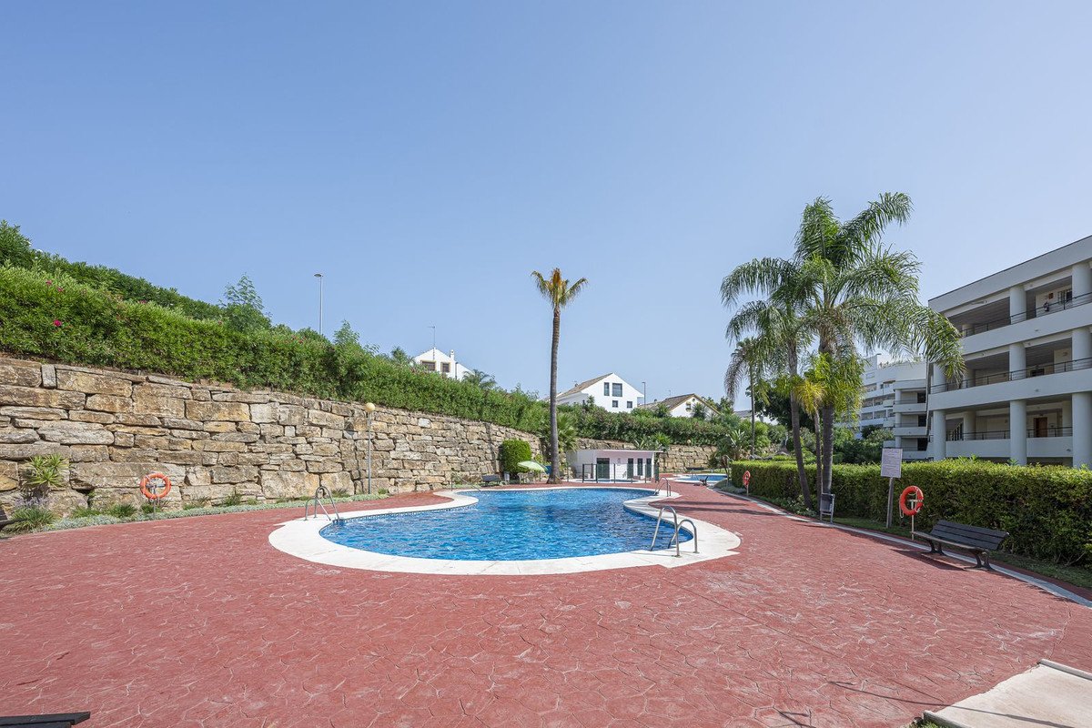 2 Bed Middle Floor Apartment in Guadalmina Alta