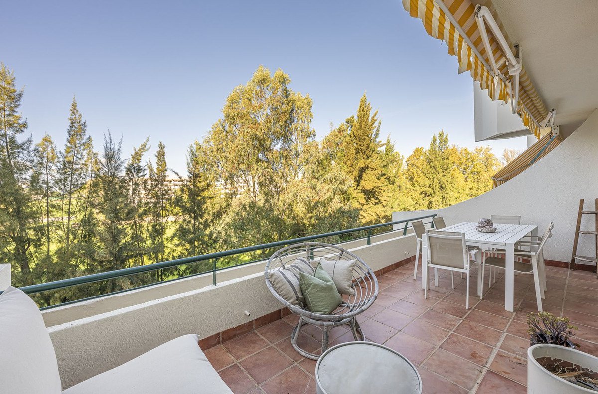 2 Bed Middle Floor Apartment in Guadalmina Alta