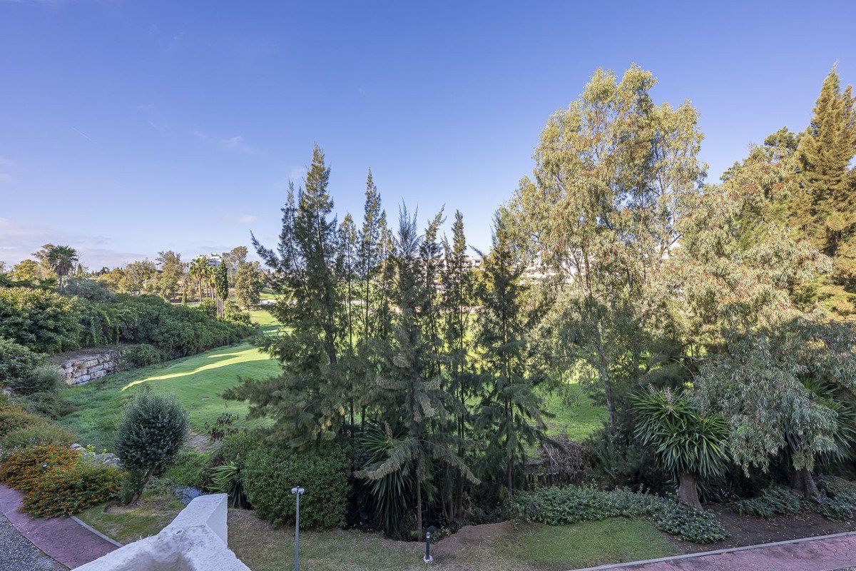 2 Bed Middle Floor Apartment in Guadalmina Alta