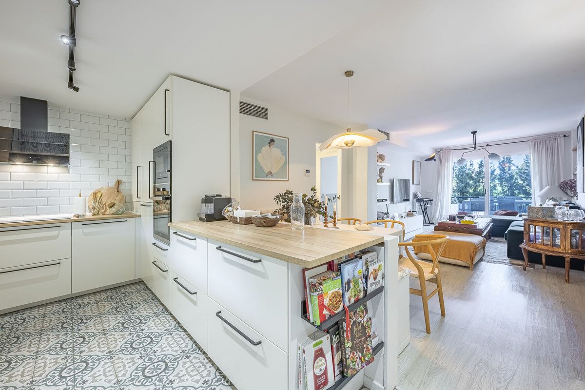 2 Bed Middle Floor Apartment in Guadalmina Alta