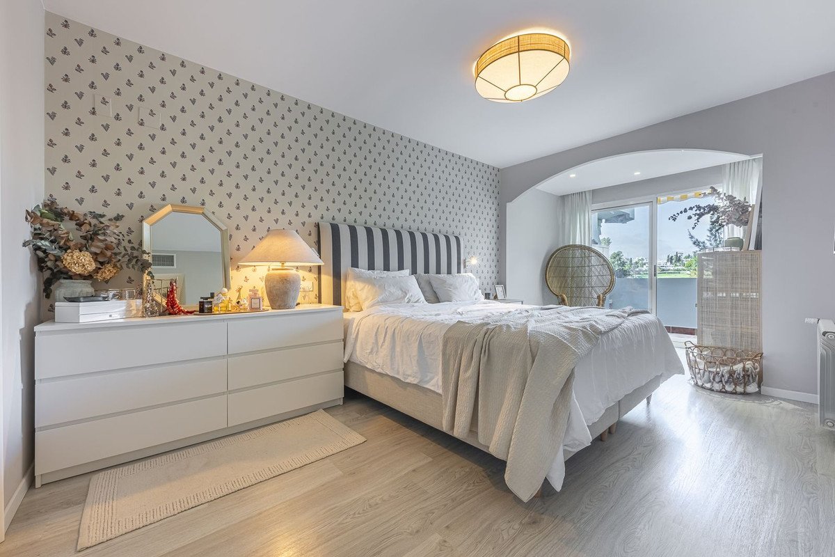 2 Bed Middle Floor Apartment in Guadalmina Alta