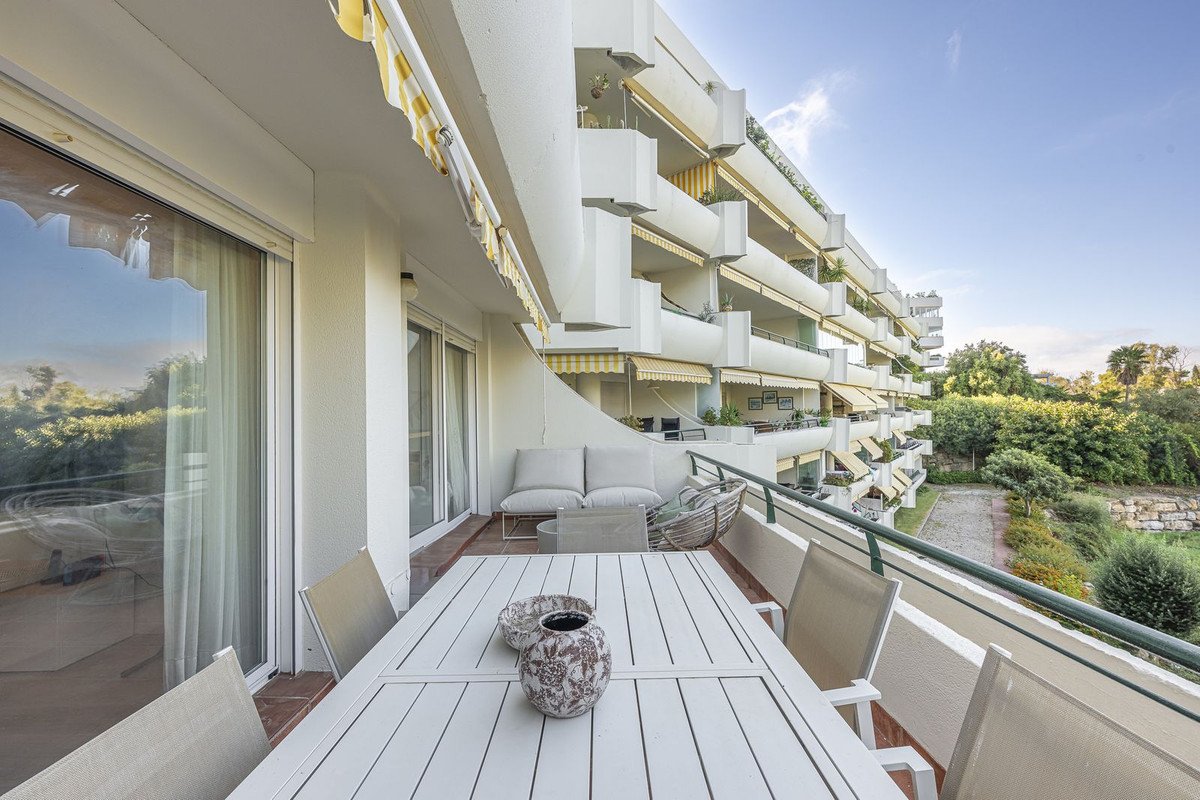 2 Bed Middle Floor Apartment in Guadalmina Alta