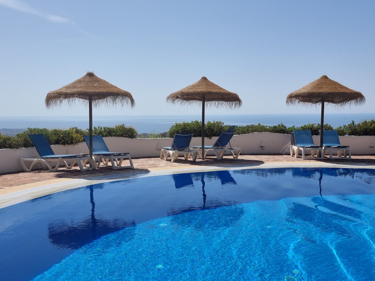 3 Bed Middle Floor Apartment in La Mairena