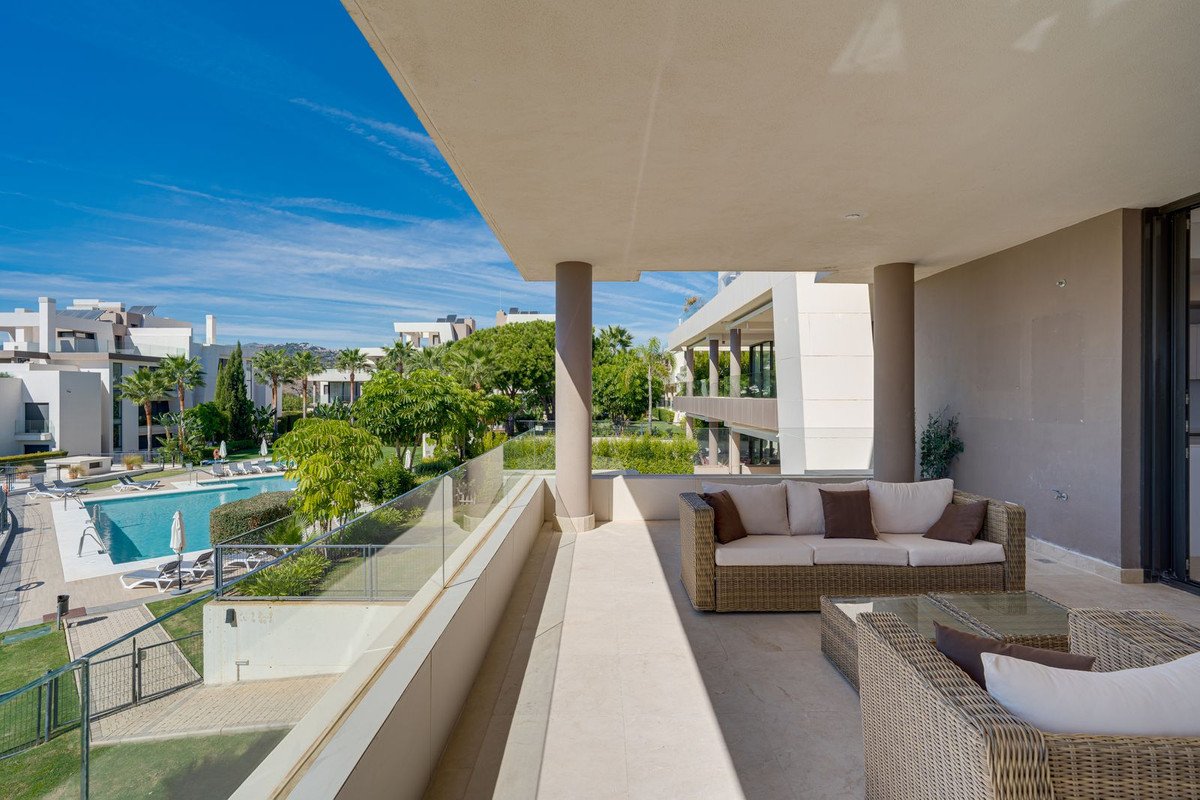 2 Bed Middle Floor Apartment in Cabopino
