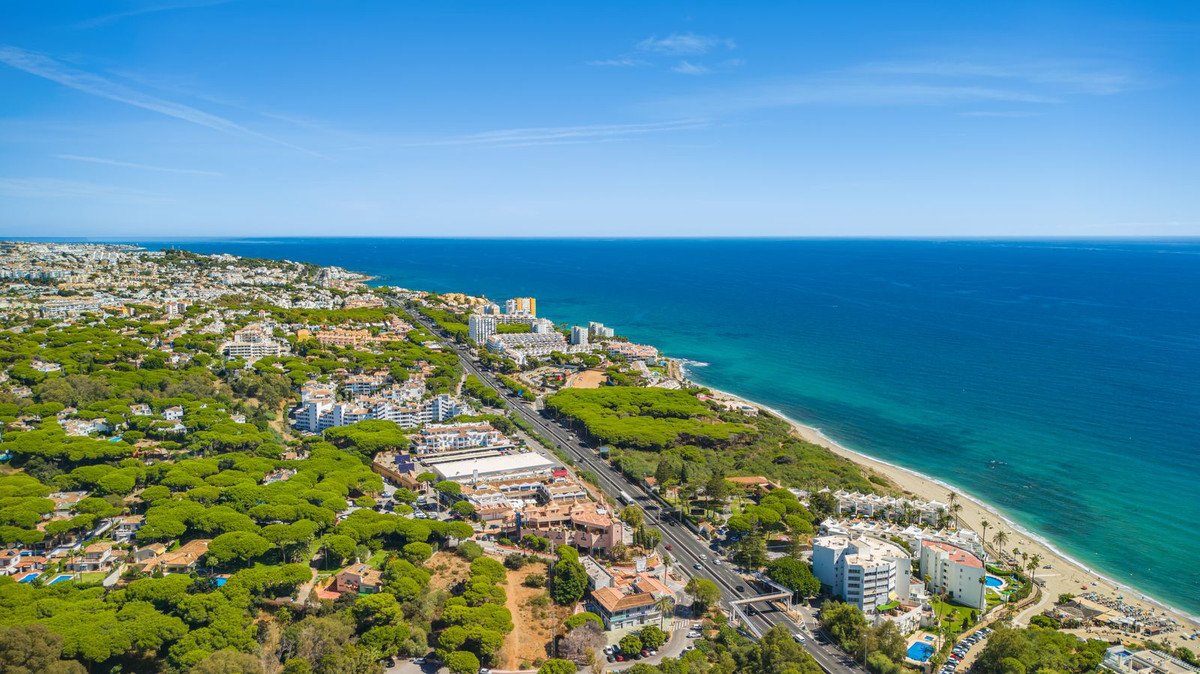 2 Bed Middle Floor Apartment in Cabopino