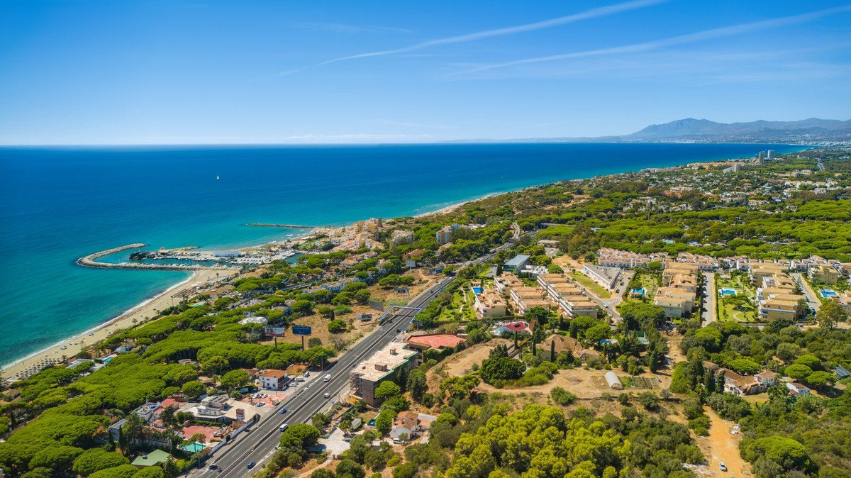 2 Bed Middle Floor Apartment in Cabopino