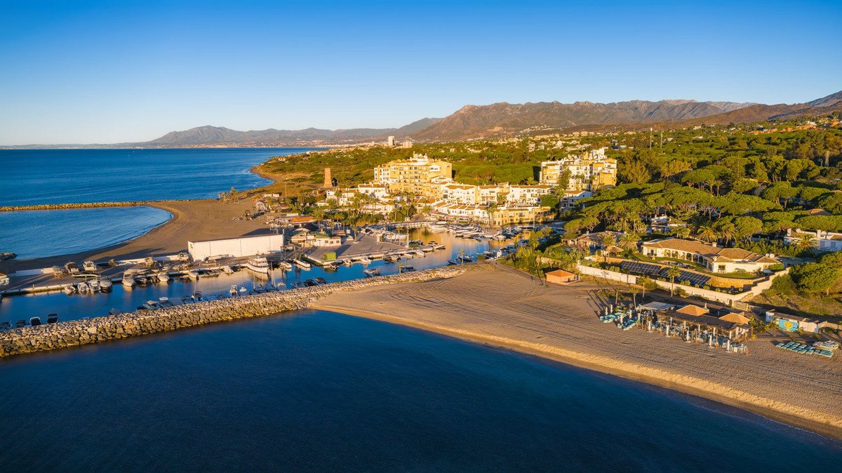 2 Bed Middle Floor Apartment in Cabopino