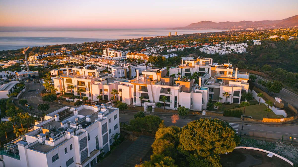 2 Bed Middle Floor Apartment in Cabopino