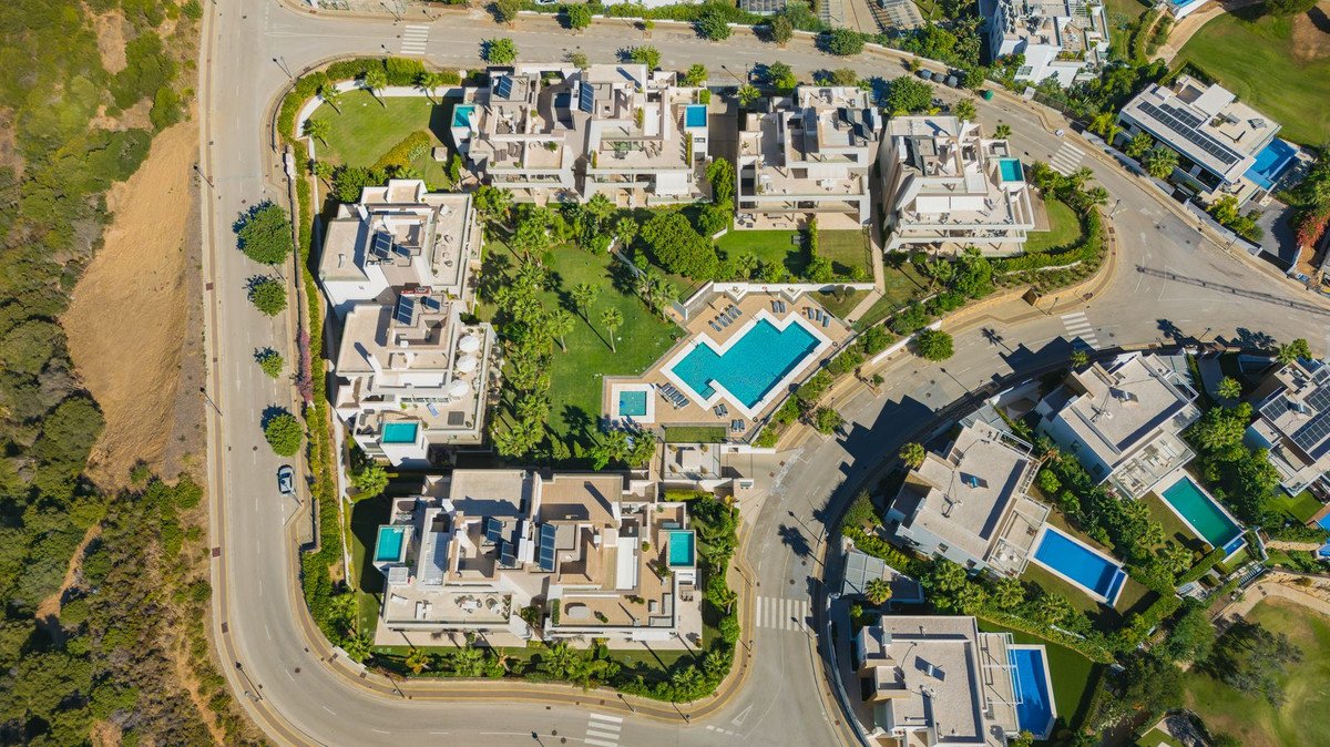 2 Bed Middle Floor Apartment in Cabopino