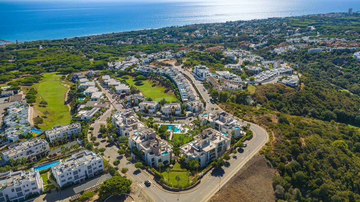 2 Bed Middle Floor Apartment in Cabopino