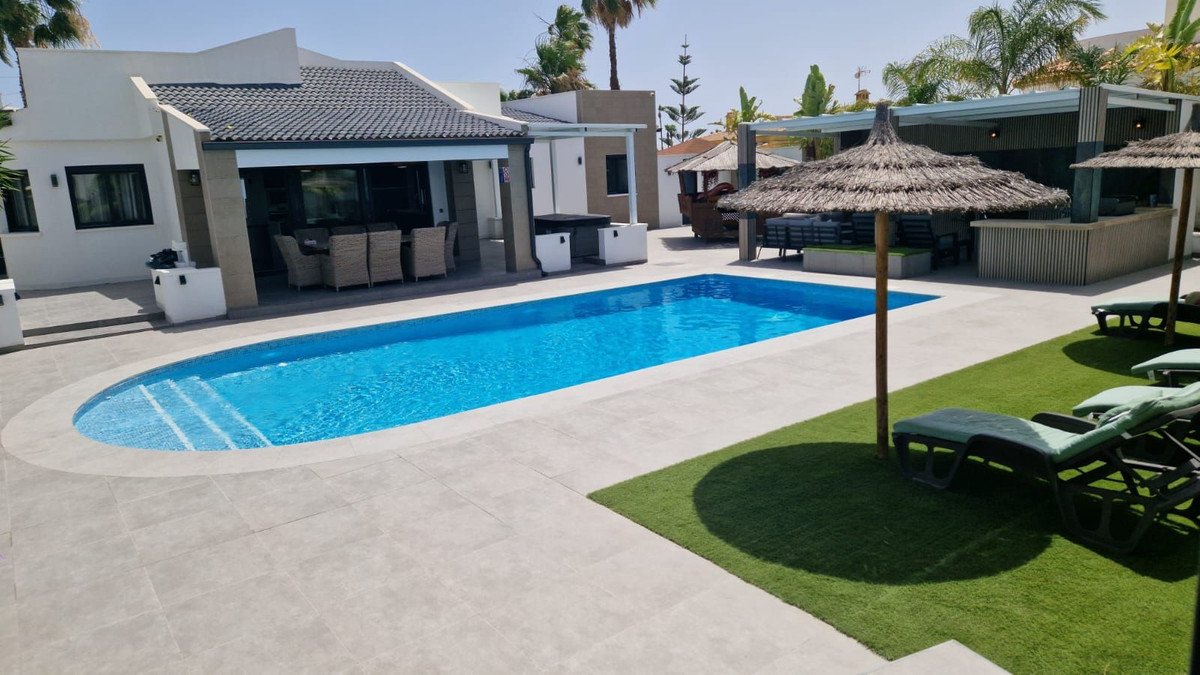 5 Bed Detached Villa in Torrevieja