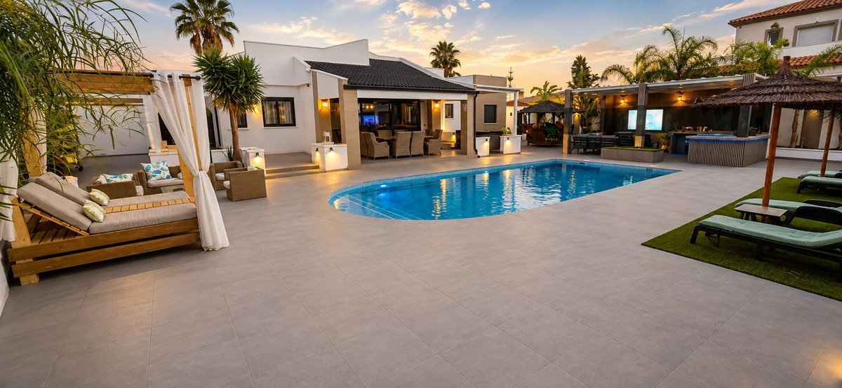 5 Bed Detached Villa in Torrevieja