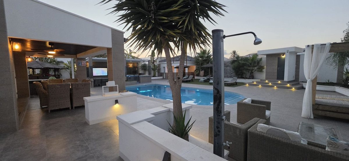 5 Bed Detached Villa in Torrevieja