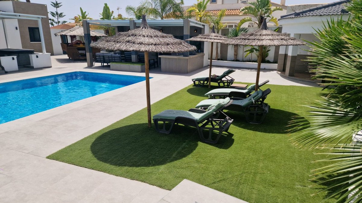 5 Bed Detached Villa in Torrevieja