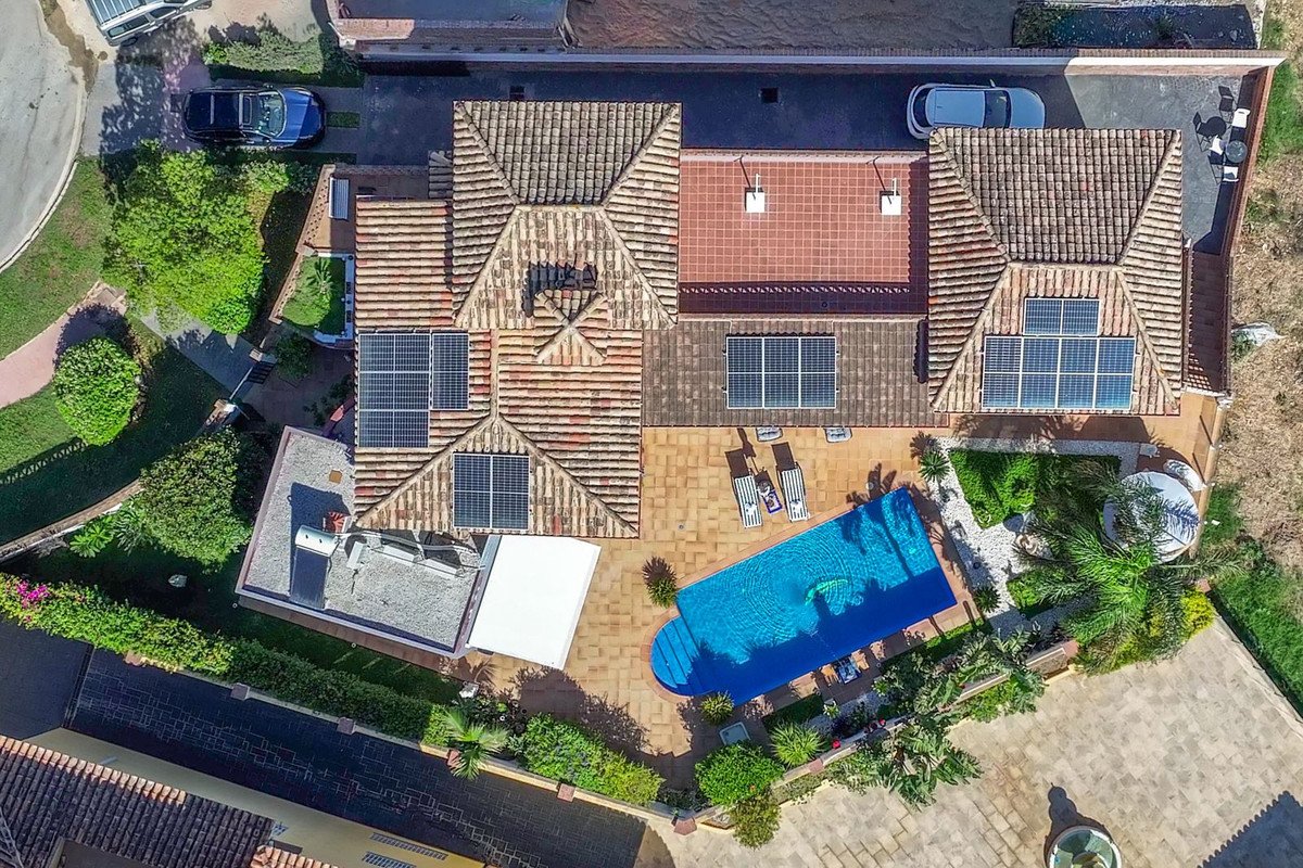 5 Bed Detached Villa in Torrequebrada