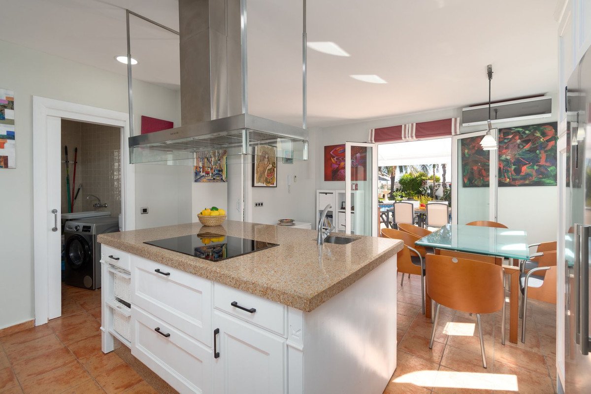 5 Bed Detached Villa in Torrequebrada